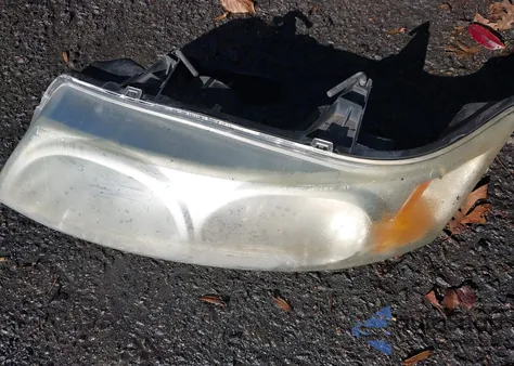 2005 Saturn Ion 2 из США, поврежденный, VIN 1G8AJ52F55Z161005